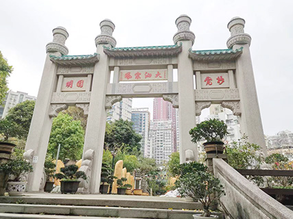 禪院內的宏偉牌坊