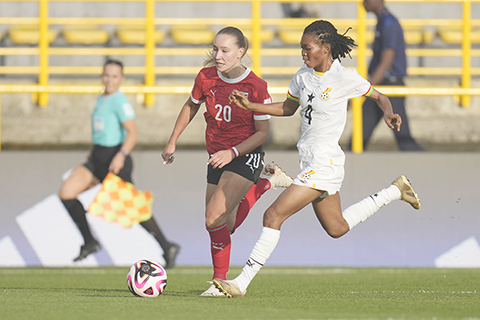 ◎ 二十歲以下女足世界盃續在哥倫比亞舉行。紅衣澳洲隊昨晨二比一勝加納隊。(美聯社)