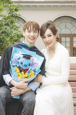 ◎ 羅霖大仔劉子榕是心理學碩士。