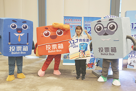 ◎ 香港將於十二月七日舉行第八屆立法會選舉,屆時有投票資格的選民將在一百六十一位候選人中投出九十位新議員。(香港中通社記者謝光磊 攝)