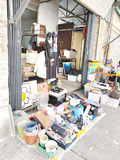 地攤出售的雜物