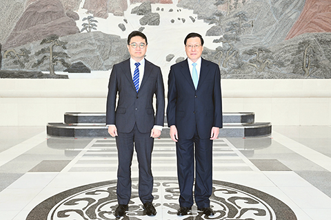 ◎ 應勇檢察長與唐曉峰檢察長合影。