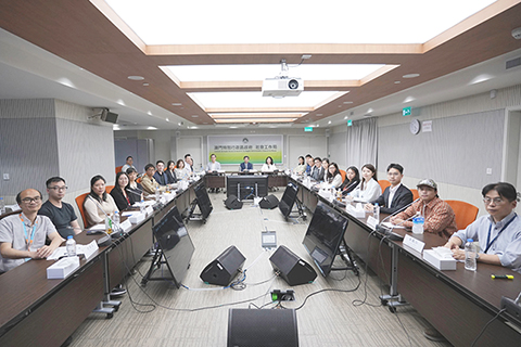 ◎ 社會工作局舉行「社區應急義工計劃」聯合桌上演練。