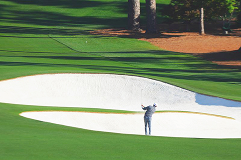 ◎ 4月9日,中國選手李昊桐在比賽中。他以71桿的成績暫列並列第十。第90屆美國高爾夫球大師賽首輪比賽在奧古斯塔國家高爾夫俱樂部舉行。(新華社記者 吳曉凌 攝)